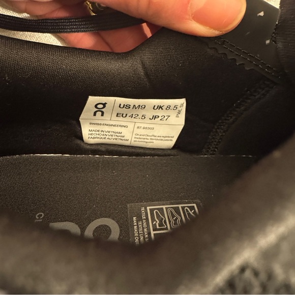 On Running Cloudrift Running Shoe Men’s 9 Black/White Like New - Picture 10 of 15